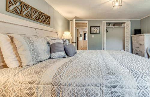 Vintage Farm Cottage Near Hikes and Pigeon River - Foto 14