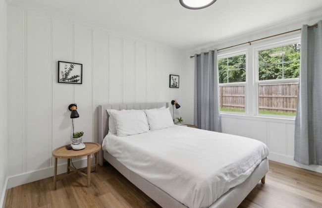 Chic Retreat Near Airport & Downtown Nashville by RedAwning - Photo 2