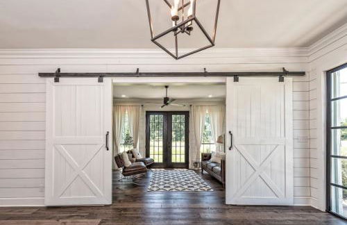 FIXER UPPER’s Original BARNDOMINIUM!! Sits on Private 16 wooded acres & lake - Foto 8