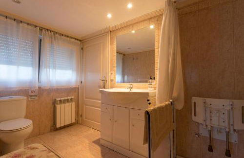 Chalet con jardín, piscina y barbacoa en Logroño - Foto 53