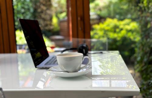 Luxurious 3Bed House with Spa Bath & Garden - Foto 17