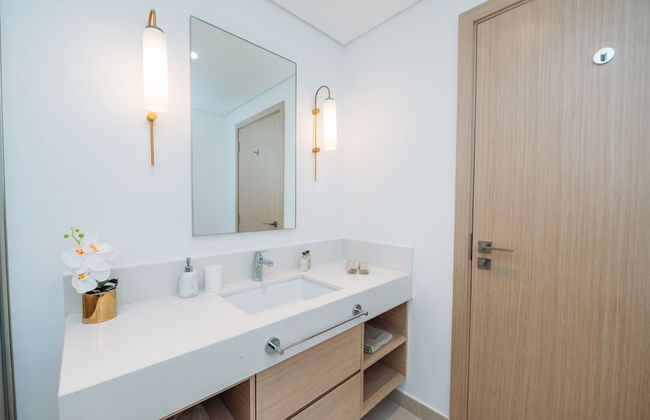 New! Luxurious Stay Dubai Creek Balcony & View - Photo 24