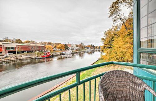 Luxe Manistee Condo with Balcony and River Views! - Foto 23