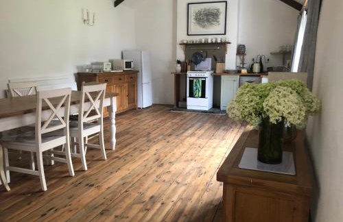 Wisteria Cottage - Photo 6