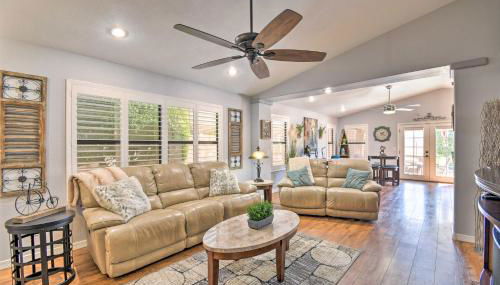 Patio and Grilling Station Family Home in Glendale - Foto 3