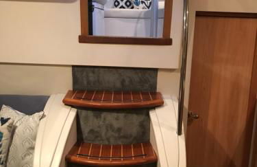 ENTIRE LUXURY yacht 70sqm Oyster Fund - Quiet and relaxing - 2 double bedrooms both en-suite - HEATING - sleeps up to 4 people - moored on our Private Island - nearby LEGOLAND THORPE PARK ASCOT RACES WENTWORTH LONDON Lapland UK -NO Parties - - Foto 31