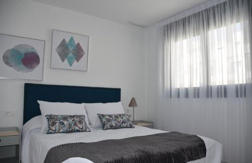 PANORAMISCH modern vakantiehuis in Finestrat bij Benidorm met 3 slaapkamers, gelegen op de 1ste lijn met privézwembad en omheinde privétuin, zicht op zee, de bergen met 'Kilómetro Vertical del Puig Campana' en op de skyline van Benidorm City en Finestrat - Foto 24