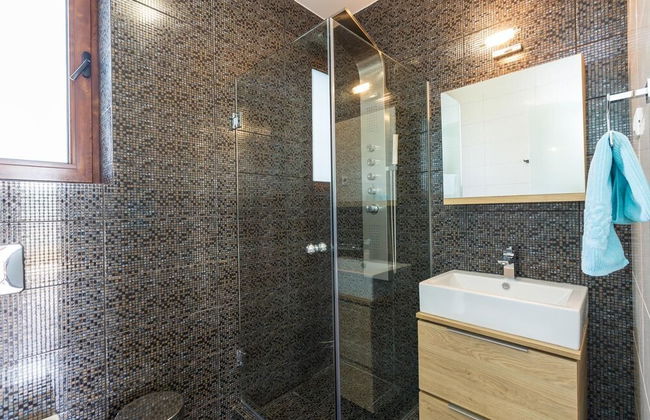 Levanta Luxury Stone Villa - Photo 22