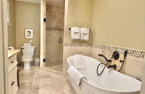 Bigfork Lake Getaway - Photo 13