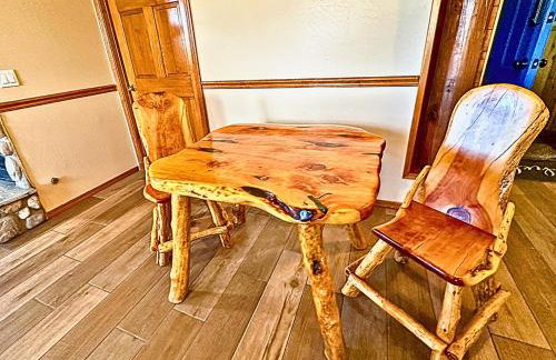 Forest edge, wild mustangs nearby, balcony views By Vacation Your Way - Foto 9