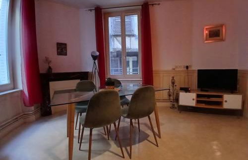 Apparts Coeur Historique de Thiers - Tarifs dégressifs - Idéal PROS - Foto 8