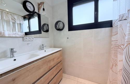 Villa Lumière - Confort, spa, piscine, recharge véhicule & babyfoot - Foto 12