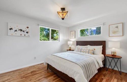 Mid-Century Modern Home - 3-Bedroom Rambler - Foto 6