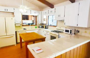 The Bungalow Partial Home Rental - Photo 11