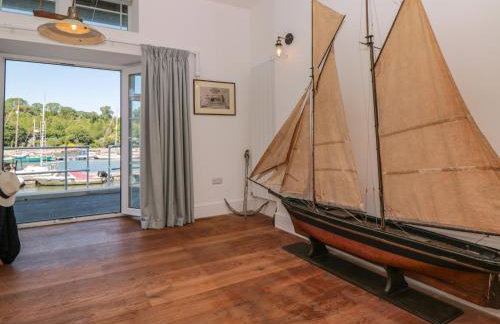 Shipwrights - Photo 6