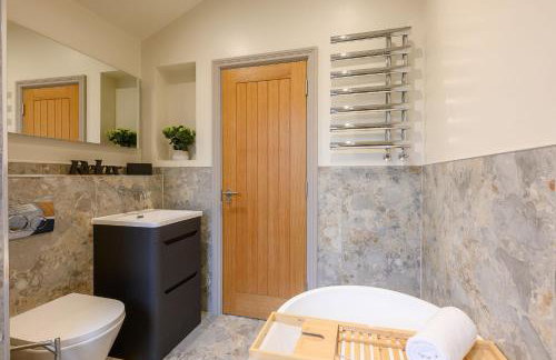 Stylish 3BR Townhouse Sleeps 6 Near City Centre - Foto 19