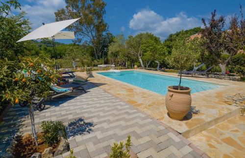 The Red House in Dassia - Foto 19