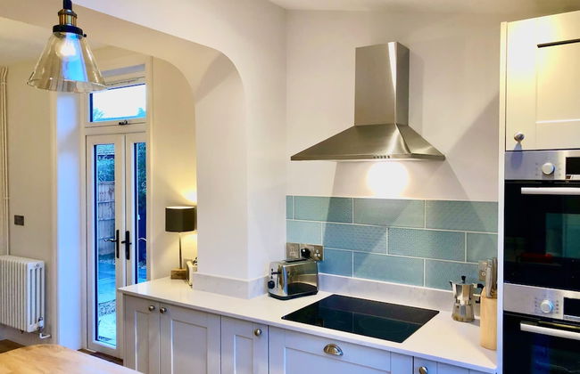 Charming Seaside Cottage - 5-min Walk to Beach - Photo 14