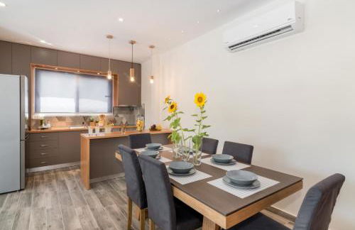 Maridenia Villa - Family Escape with Private Pool, by ZanteWize - Foto 5