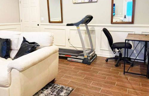 Private and Relaxing Getaway with Gym, Pool & Hot Tub - Foto 13