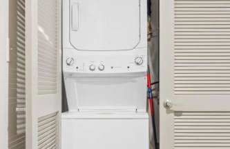 Chic 2BR King Bed Balcony Krog Market Steps to Beltline - Foto 21