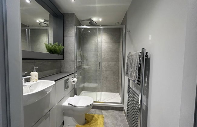 Captivating 2-bed Skyview Apartment in Leeds - Foto 14