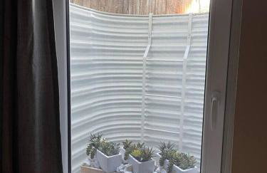 Modern Studio Basement with Private Entrance - Foto 21