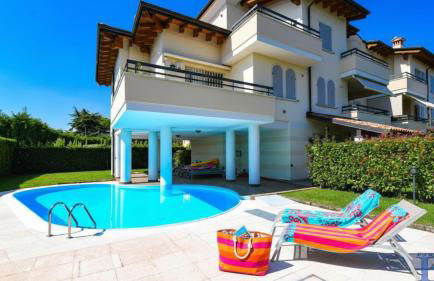 Bea's House, Restyling 2026 Sirmione with Private Garden and shared Pool DesenzanoLoft Official Partner Homes & Villas by Marriott Bonvoy - Foto 2