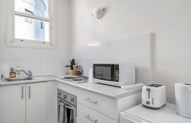 Quaint 1BD on the Doorstep of Manly Beach - Photo 4