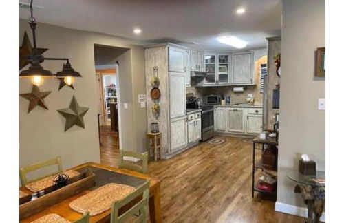 StockYards!-1 block away ! Cowboy Cottage sleeps 9 - Foto 36