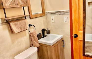 Chic Chalet River Views & Access - Foto 65