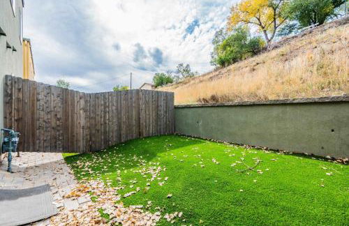 4BD Home w Rooftop Patio Fire Pit & Mountain Views - Foto 43