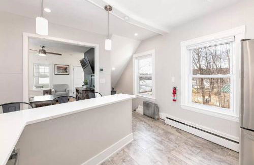 2-Unit House, big Lake Winnisquam views - Sleeps 13 - Foto 33