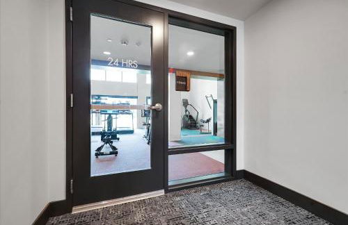 Global Luxury Suites near Liberty Station - Foto 23