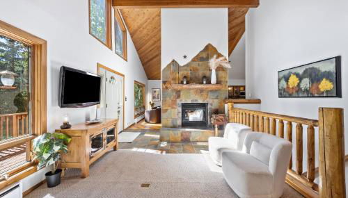 Nestled Inn Vacation Home Rental Evergreen - Trails, Views, Hot Tub, Skiing! - Foto 2