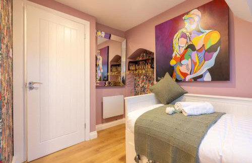 The Secret Garden, Donaghadee - The Hideaway - Stylish 5-Beds, and Lavish 3-Bedrooms - Guests 7 - Super Fast Speed Wi-FI - Foto 80