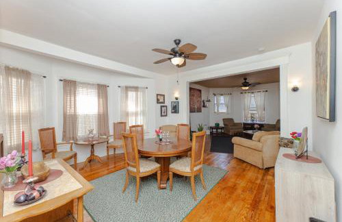 The Gem-3 Bedrooms! King, Full & Twin Beds, Sauna with Free Parking plus more - Foto 15