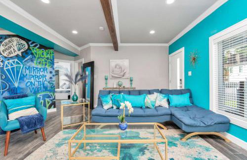 Prolific Blue Oasis near Med Ctr Dwntwn Galleria - Photo 2