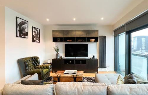 Lovely 2 Bed Duplex Apartment with Hydro Views - Photo 1