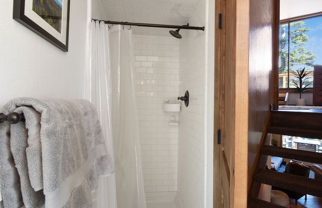 Snowshoe Cabin 3 Decks, BBQ & Hot Tub! - Foto 12