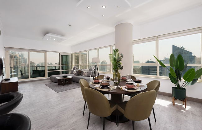 Maison Privee - Dreamy Apt with Jaw-Dropping Marina Views - Photo 18