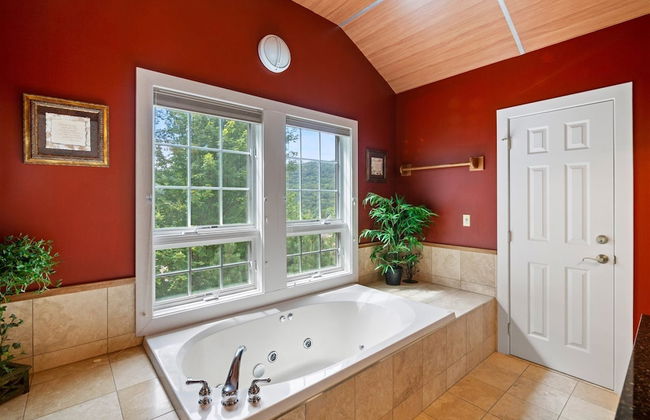 3 Bears at Topnotch Resort & Spa - Photo 24