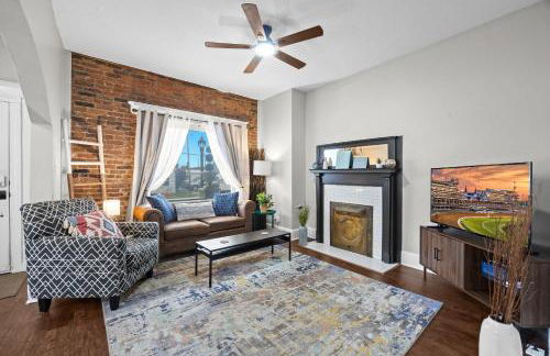 Stylish Home in Historic District Near Riverwalk - Foto 2