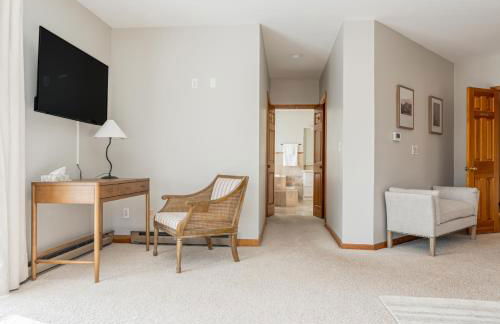 8BR Luxury Maplewood Manor, Hot Tub & Fire Pit - Foto 40