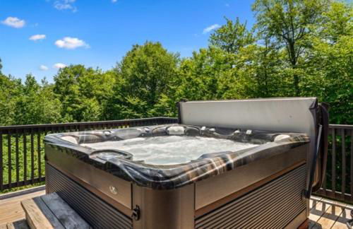 3 Mi to SR! Sleeps 25, Spacious, Hot Tub, Arcade! - Foto 60