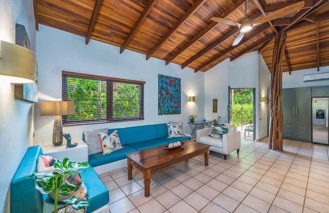 Tropical Retreat - Private Pool, Steps To Beach 2 Bedroom Villa by RedAwning - Foto 10