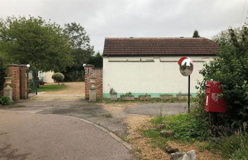 RIVER RETREAT- near Holloway U, Thorpe Park and Heathrow airport - Foto 42