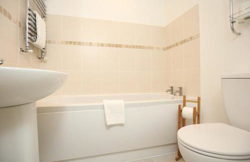 North Road By N And N Stays, perfect for contractor and corporate stays, Long Stays welcome, Free on street parking, WIFI, Near Gloucester Road - Foto 34