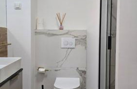 Apartment M - Self Check-In - Photo 9