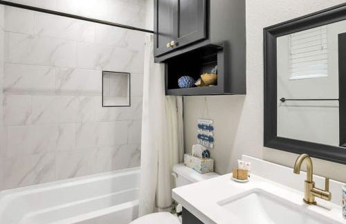 Luxurious Family-friendly Oasis with Laguna Views - Foto 23